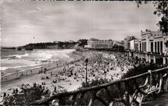 CPSM Biarritz La grande plage et le casino municipal