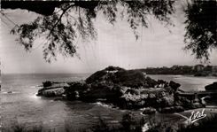 CPSM Biarritz Vue sur le rocher de Basta