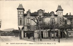 CPA St Jean de Luz Maison de Louis XIV et la Rhune