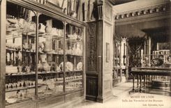 CPA Museum of Lyon Room of the glassmakings and bronzes