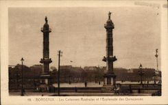 CPA Bordeaux the columns rostrales and the esplanade of the Quincunxes