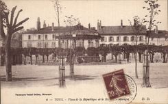 CPA Toul Places Republic and kiosk of music