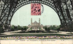 CPA Paris Le Trocadero vu sous la Tour Eiffel