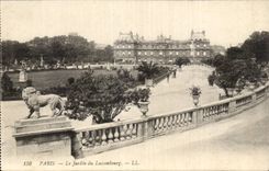 Paris - 6 - Garden of Luxembourg - lion - CPA