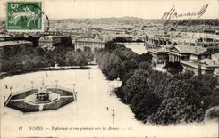 Nimes - Esplanade und Ansicht in Richtung zur Arena CPA