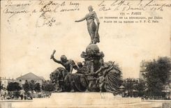 CPA Paris le triomphe de la republique par Dalou Place de la Nation
