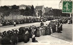 Lourdes - the Procession with the Esplanade - CPA