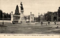 CPA Lyon Entering of the park of the gold Head and the monument of the legionaries of the Rhone