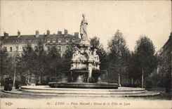 Lyon CPA Places Morand Statue of the town of Lyon