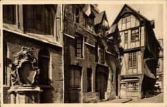 CPA Rouen Old women houses in the street Saint Romain