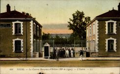 CPA Tours the barracks Baraguey d' Hilliers (66eme of line) Entering Militaria