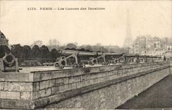 CPA Paris guns of Invalides the Eiffel Tower