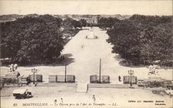 CPA Montpellier Le Peyrou pris de l'arc de triomphe