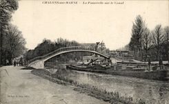 CPA Trawl-nets on marl the footbridge on the canal