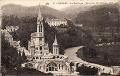 CPA Lourdes the basilica Seen from of the strong castle
