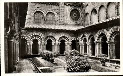 CPSM Le Puy Cour et galeries du cloitre