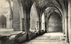 CPA Villeneuve Interior Avignon of the cloister of the church
