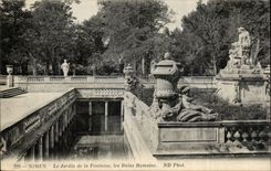 CPA Nimes der Garten der romischen Bader des Brunnens