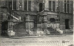 Interior Orleans CPA of the court of the town hall the perron Statue of Jeanne of arc