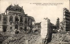 CPA Montdidier Town hall seen of the street of Roye