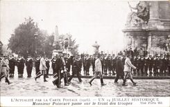 CPA July 14th Mr Poincare passes on the face of the troops Paris Militaria
