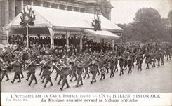CPA July 14th English music in front of the official platform Paris Militaria