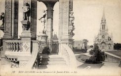 CPA Bonsecours seen of the monument of Jeanne of arc