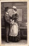 CPA Brittany Folklore Costume Around the Breton closed beds Evening of wedding First tendernesses