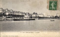 CPA Evian les Bains the quay Helvetie Boat