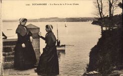 CPA Douarnenez edges of bay in Galzeu Folklore Costume
