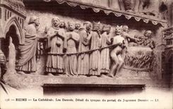 CPA Reims the cathedral the damnes Detail of the gate of the last judgment