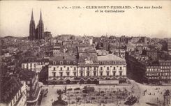 CPA Clermont Ferrand Seen on Jaude and the cathedral