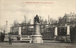 CPA Clermont Ferrand Statue of Blaise Pascal