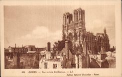 CPA Reims Seen towards the cathedral