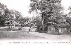 CPA Versailles Park of small Trianon dairy and house of the queen