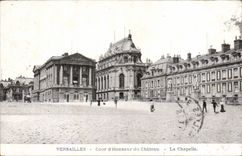CPA Versailles Main courtyard of the castle the vault