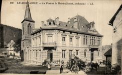 CPA the Mount Gilds La Poste and the town hall (Sauzet)