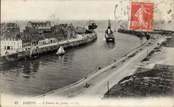 Dieppe - Entrance of Piers CPA