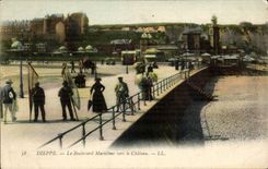 CPA Dieppe the maritime boulevard towards the castle Sinners