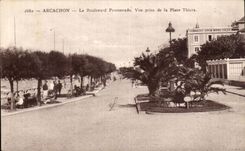Arcachon CPA Le boulevard promenade Vue prise de la place Thiers