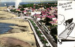 Arcachon CPSM perle du bassin Vue aerienne sur le bd promenade et les jetees