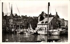 CPA Honfleur Un coin du vieux bassin et la Lieutenance
