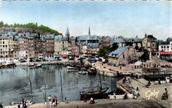 CPA Honfleur Quai Ste Catherine et la lieutenance