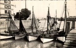CPA Honfleur Entree du port et bateaux de peche 