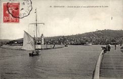 CPA Honfleur entree du port et vue generale prise de la jetee