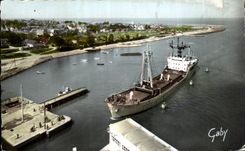 CPSM Ouistreham Astree returning to the port Boat