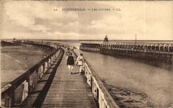 CPA Ouistreham two piers