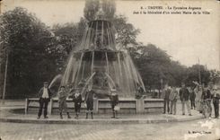 CPA Troyes the Argence fountain