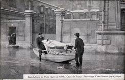 CPA Paris Inondations January 1910 Raw of the Seine Parks Quay of Passy Sauvetage of a paralytic woman