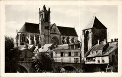 CPA Moret Maison Sauve Porte de Bourgogne et l'eglise